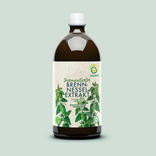 Brennnesselkonzentrat 1 L von Multikraft. Grünes Etikett auf brauner Plastikflasche. Brennesseljauche