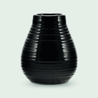 Keramik Mate Trinkbecher in schwarz geriffelt