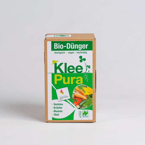 Bio-Kleedünger von KleePura in 0,75 kg Karton Verpackung. Mit praktischer Verschlusslasche zum dosieren.