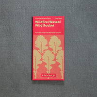 Wildfire Wasabi Wild Rocket Samen in roter Verpackung mit schöner Illustration. 